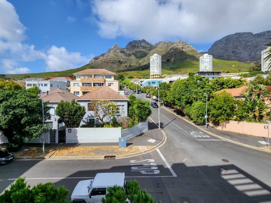 1 Bedroom Property for Sale in Vredehoek Western Cape
